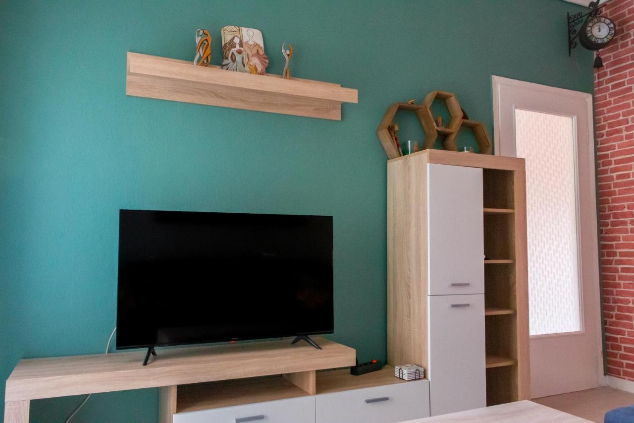 Peraía Home Away From Home מראה חיצוני תמונה